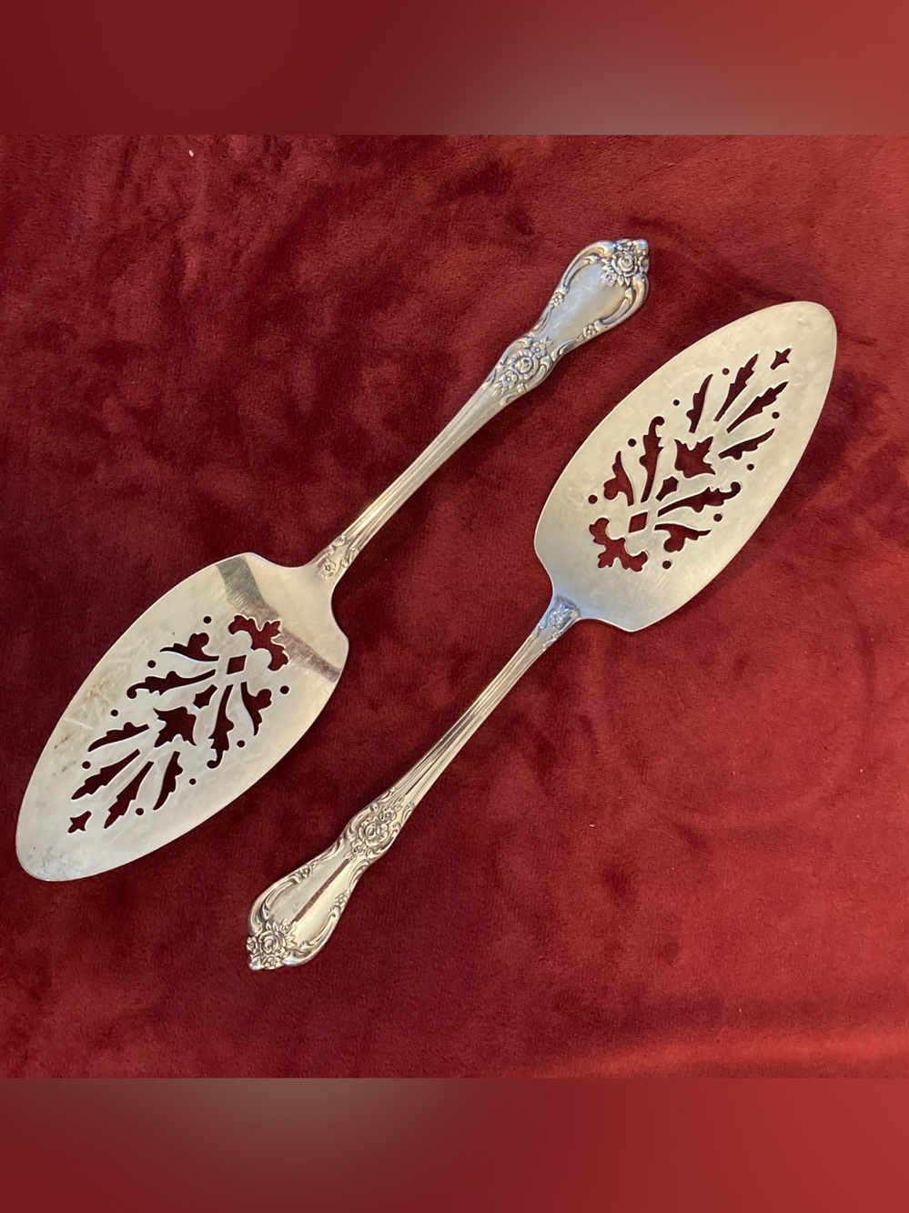 Set of 2 Wm A Rogers Oneida Sectional Silver Plate Pierced 9.5” Pie Servers